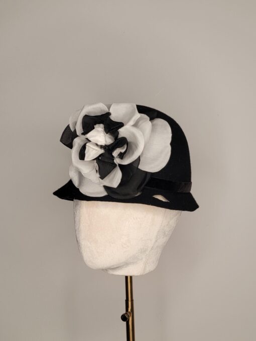 Gwen Black cloche